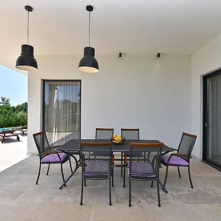 Mit Privatpool Fuer 7 Personen Ca 125 Qm In Stokovci, Istrien Binnenland Von Istrien *