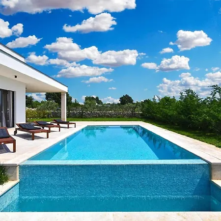Dom wakacyjny Mit Privatpool Fuer 7 Personen Ca 125 Qm In Stokovci, Istrien Binnenland Von Istrien