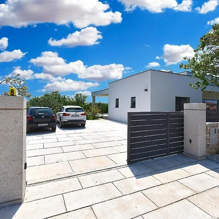 Mit Privatpool Fuer 7 Personen Ca 125 Qm In Stokovci, Istrien Binnenland Von Istrien Holiday home