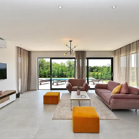 Mit Privatpool Fuer 7 Personen Ca 125 Qm In Stokovci, Istrien Binnenland Von Istrien Holiday home *