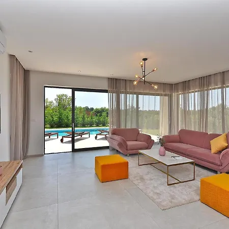 Mit Privatpool Fuer 7 Personen Ca 125 Qm In Stokovci, Istrien Binnenland Von Istrien Dom wakacyjny *